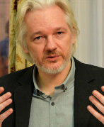 El fundador de Wikileaks, Julian Assange, en la embajada de Ecuador en...