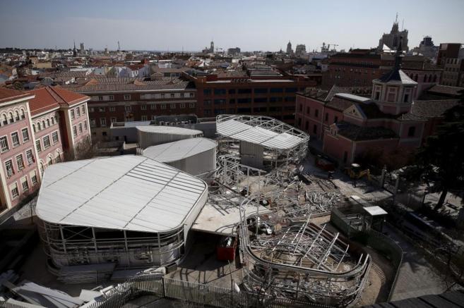 Desmontaje del mercado temporal de Barcel.