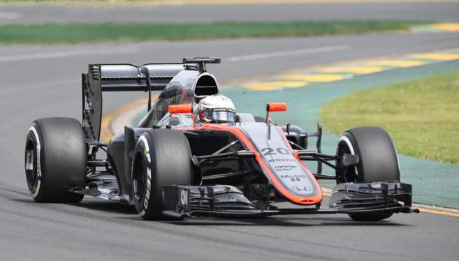 Kevin Magnussen en su McLaren, durante la sesin de clasificacin en...