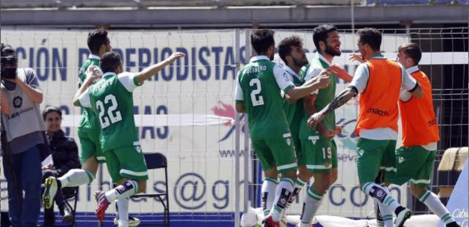 Los jugadores del Betis celebran un gol en el estadio de Gran Canaria.
