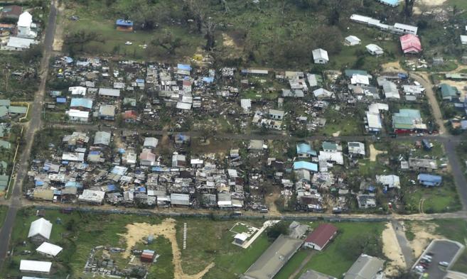 Una vista aérea muestra el destrozo en Port Vila (Vanuatu).