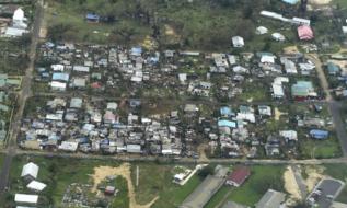 Una vista area muestra el destrozo en Port Vila (Vanuatu).