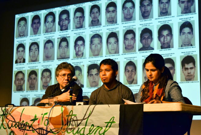 Familiares de los desaparecidos hablan en San Antonio ante las fotos...