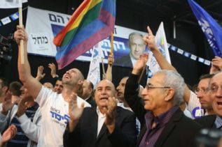 Seguidores de Likud celebran el resultado.