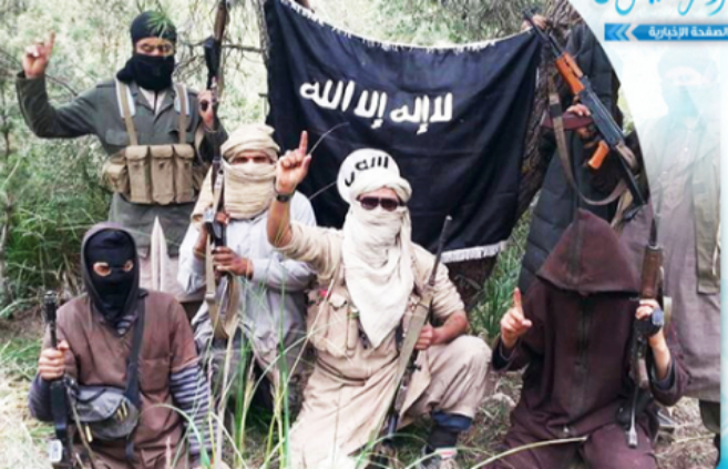 Miembros del batalln Uqba bin Nafi posan para una foto.