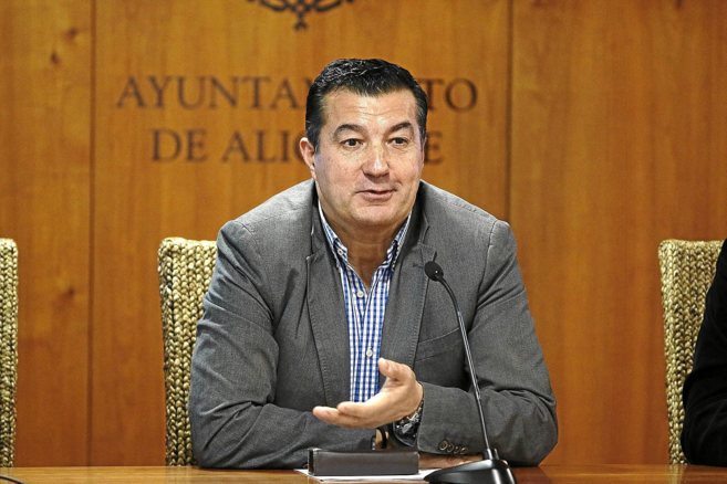 El concejal de Atencin Urbana y vicealcalde de Alicante, Andrs...