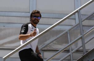Fernando Alonso, sonriente en Sepang.