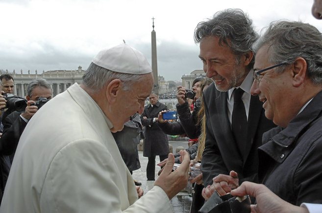 El Papa Francisco junto al alcalde de Sevilla, Juan Ignacio Zoido,...