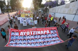 Protesta celebrada por la desaparicin de los jvenes.