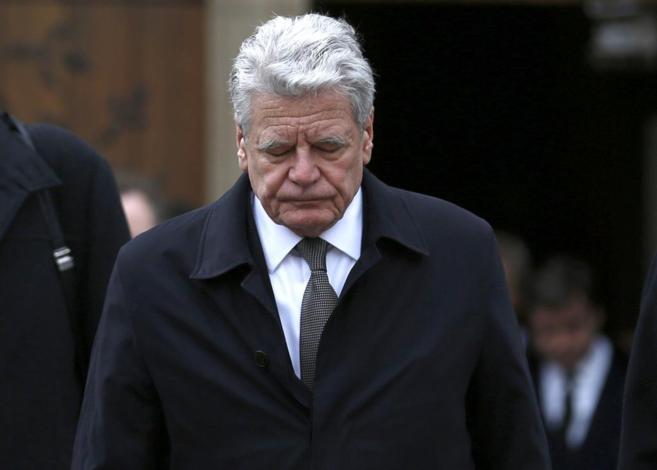 El presidente alemn, Joachim Gauck, sale del servicio religioso por...
