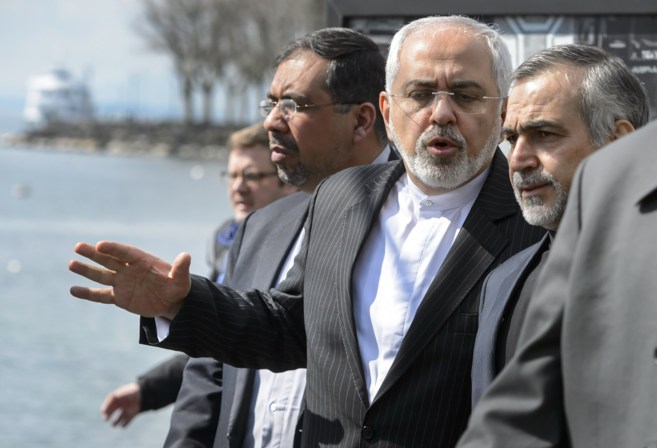 M. Javad Zarif, ministro de Exteriores iran, junto a su squito...