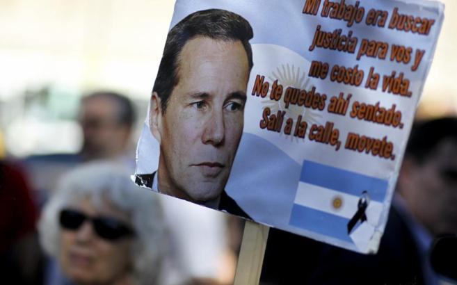 Foto de un cartel durante una marcha para recordar al fallecido fiscal...