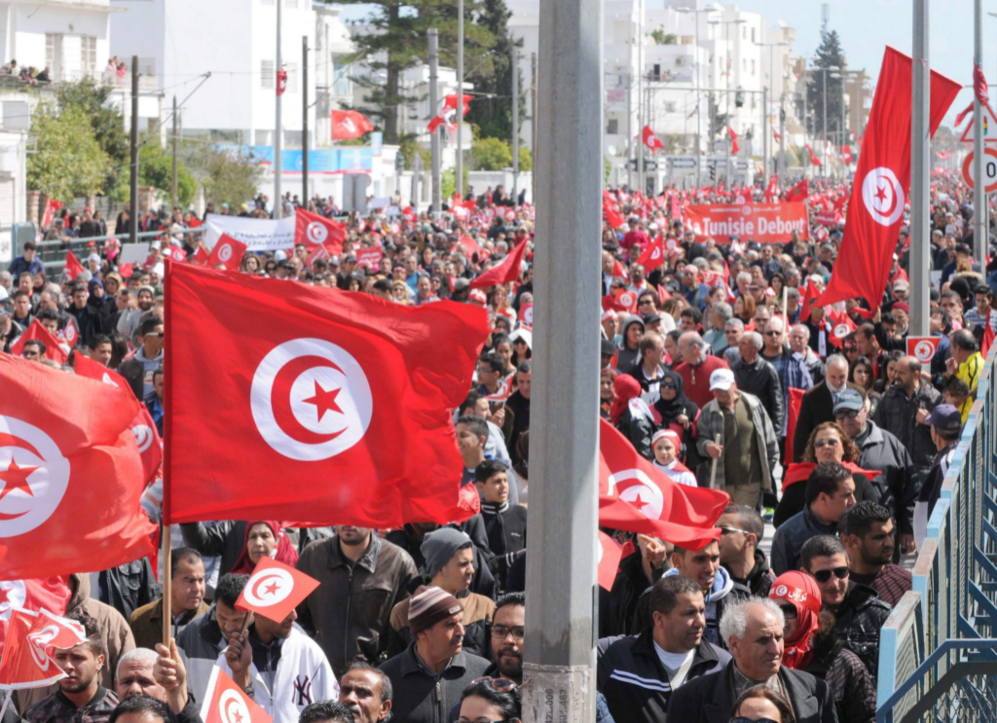 Unos 25.000 tunecinos, segn fuentes oficiales, han participado en la...