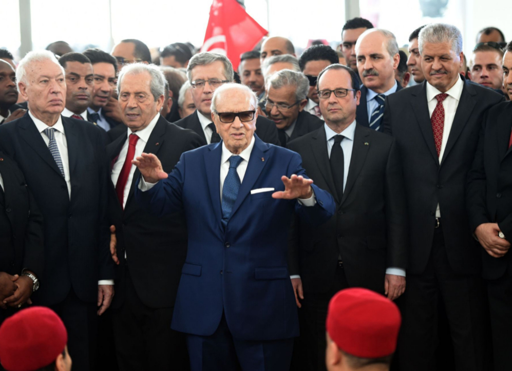 En presidente tunecino Beji Caid Essebsi gesticula durante su discurso...