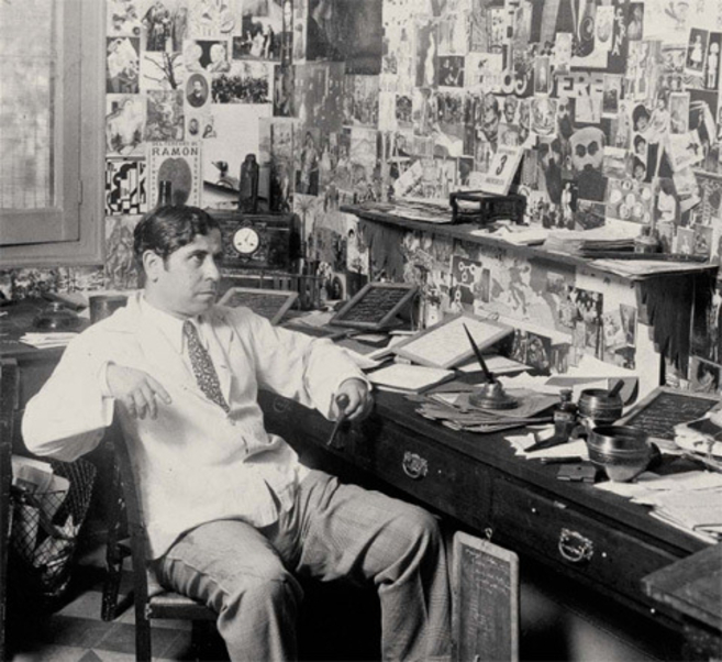 Ramn Gmez de la Serna en su despacho de la calle Villanueva. 1930.
