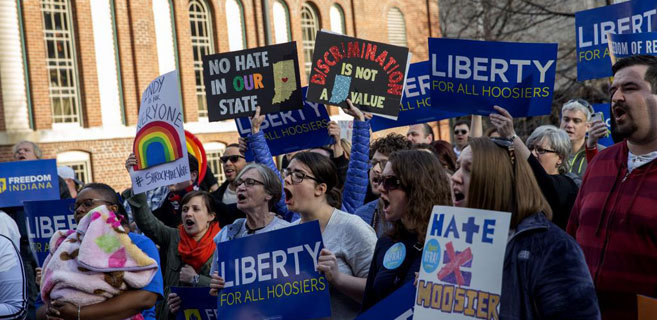 Protestas en Indianápolis contra la ley impulsada por Mike Pence