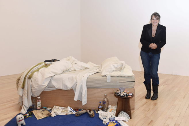 Tracey Emin posa este martes ante su obra 'My bed' en la...