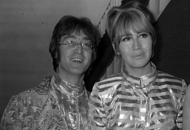 Lennon y su entonces esposa, en los aos 60.