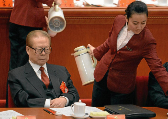 Jiang Zemin durante la apertura del congreso del XVIII Congreso del...