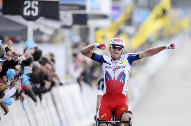Kristoff celebra su victoria en el Tour de Flandes.