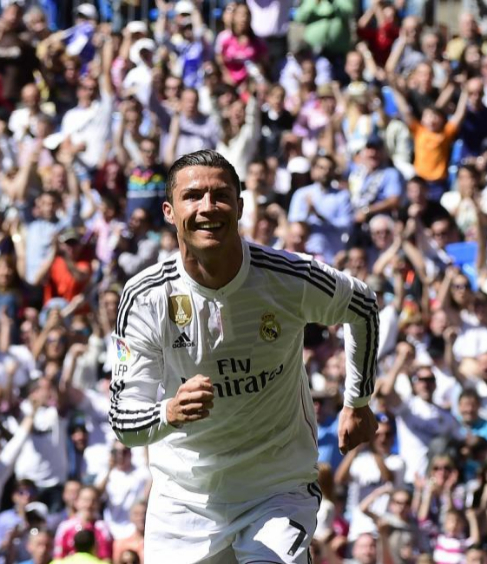 Cristiano celebra uno de sus goles al Granada.