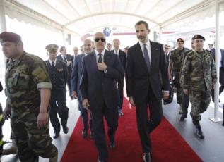 El Rey, con el titular de Defensa libans, Samir Mokbel.