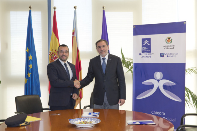 El alcalde de Vila-real y el rector de la UJI, han firmado el acuerdo.