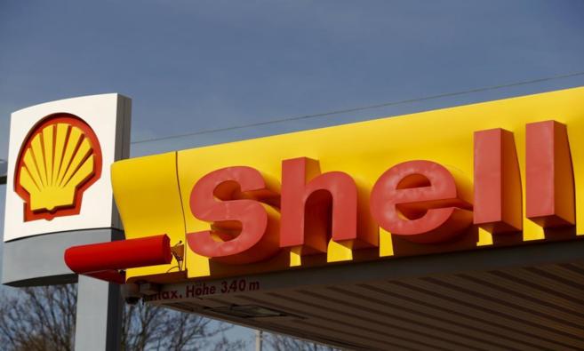Logo de la petrolera Shell en una gasolinera de Zurich (Suiza).