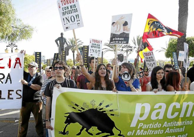 Antitaurinos protestan en contra de las corridas de toros