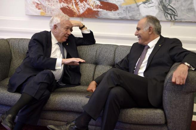 García-Margallo y su homólogo marroquí Salahedin Mezouar durante su...