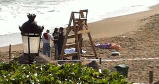 Imagen de los cuerpos en la playa de Marbella.