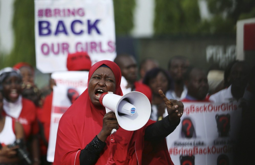 Una mujer pide a gritos la vuelta de las nias secuestradas por Boko...