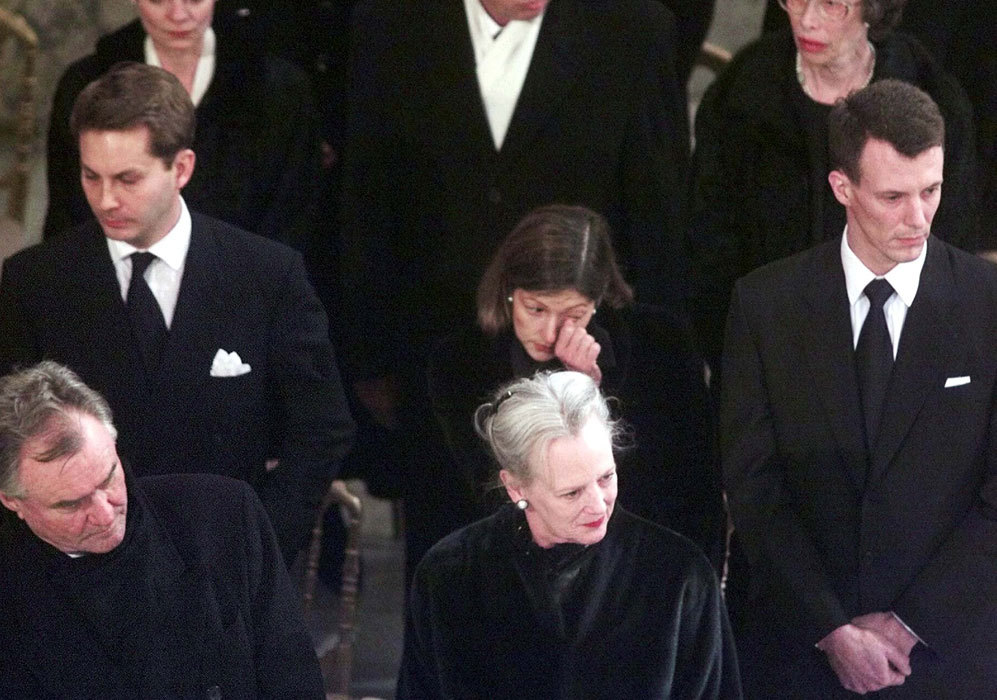 El 7 noviembre de 2000, la madre de la reina Margarita II de...