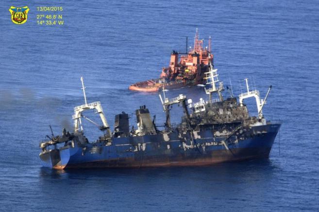 El pesquedo ruso Oleg Naydenov, tras su incendio en el puerto de Las...