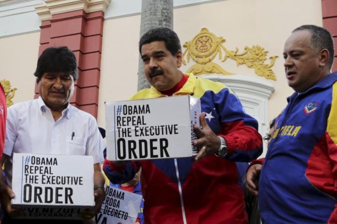 Diosdado Cabello (dcha.), junto a Nicolas Maduro y el presidente de...