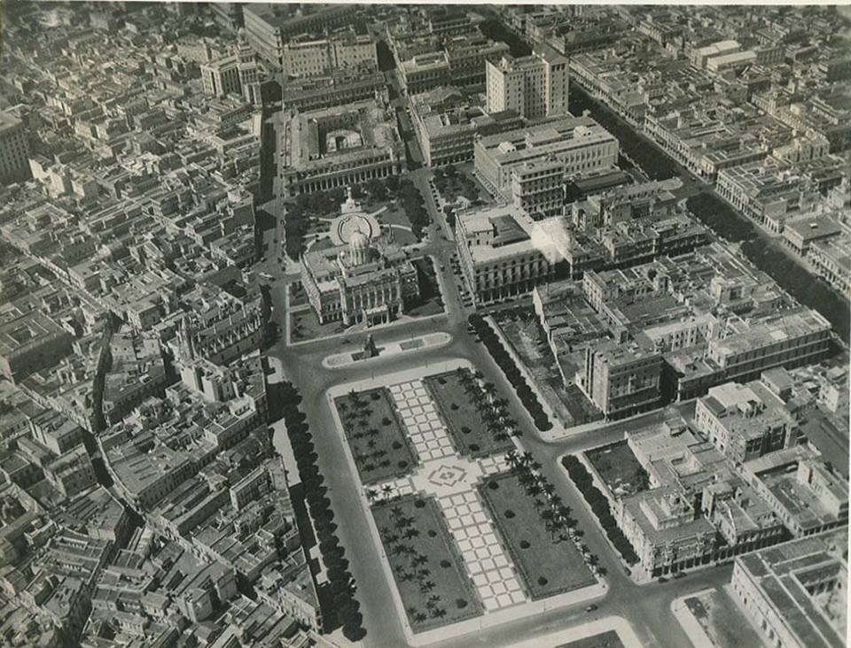 Vista aerea del Palacio Presidencial. Diseado por los arquitectos...