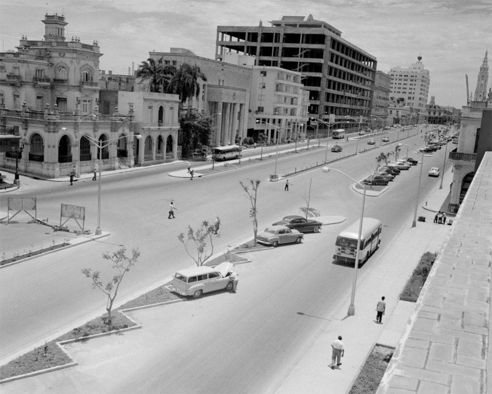 Avenida Carlos III cerca de 1952.