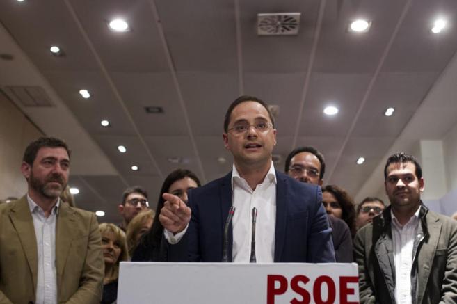 Csar Luena, secretario de Organizacin del PSOE, en la sede de...