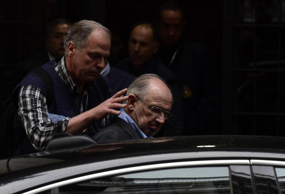 El ex presidente de Bankia ha abandonado su domicilo poco despus de...