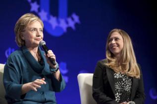 La candidata Hillary Clinton, junto a su hija Chelsea.