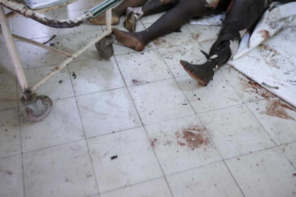 Los cuerpos de los yihadistas que asesinaron a los estudiantes,...