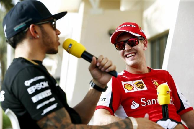 Hamilton y Vettel, durante una comparecencia ante los medios.