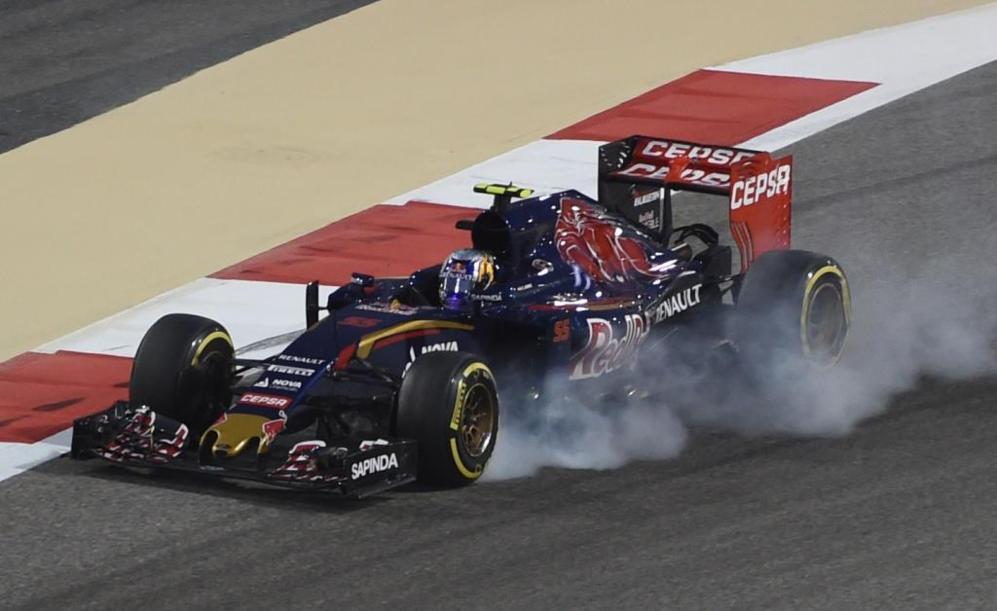 El Toro Rosso de Carlos Sainz fall, y el espaol tuvo que abandonar
