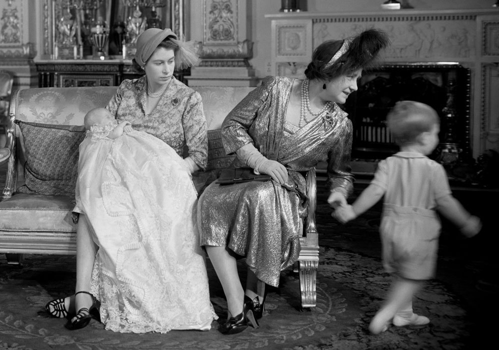 Isabel II y su marido dieron la bienvenida a su segundo hijo, una...