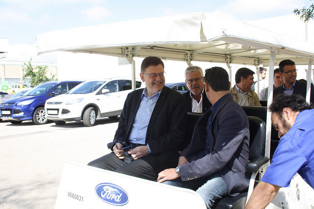 Ximo Puig, durante su visita a la planta de Ford en Almussafes.