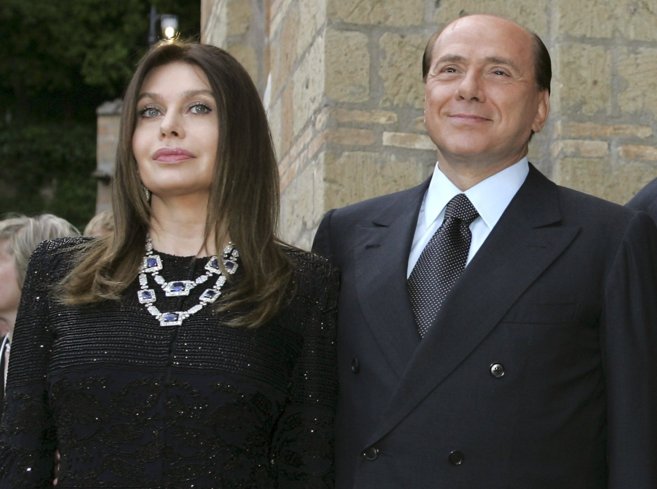 Berlusconi y Lario, ante Villa Madama en Roma, en 2004.