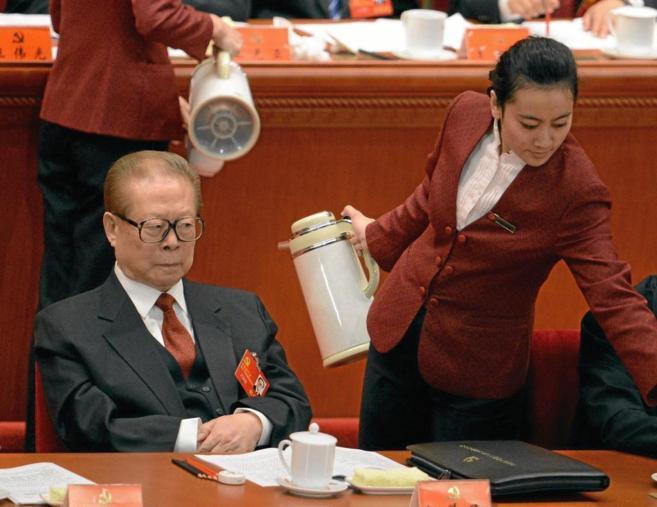 Jiang Zemin durante la apertura del XVIII Congreso del Partido...