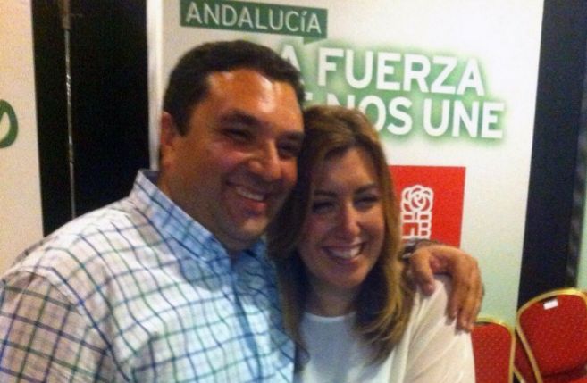 El candidato socialista de Cantoria, Antonio Cerrillo, junto a Susana...
