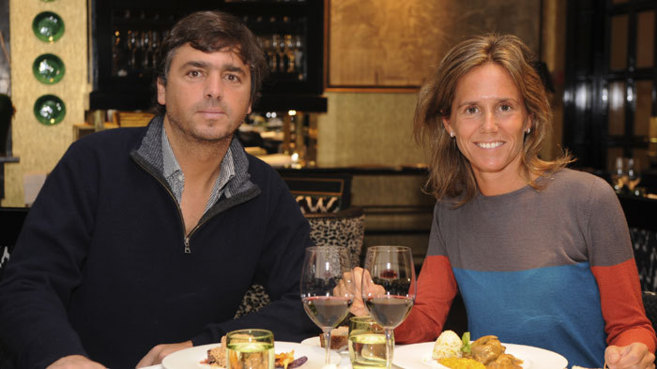 Luis Sartorius y Bárbara Pérez Manzarbeitia, en su restaurante,...