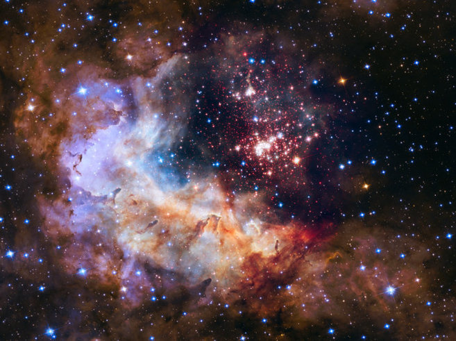 Imagen de un cmulo jvenes estrellas captada por el Hubble.